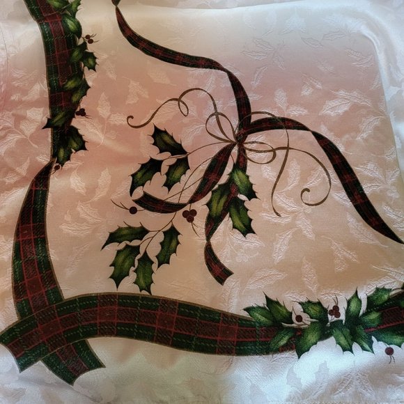 Lenox Rectangular Table Cover and Kitchen Towel Ribbon Holly Set of 2 - Picture 1 of 12